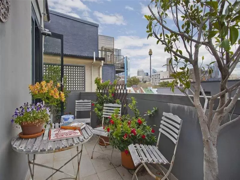 2/220 Liverpool Street, Darlinghurst Sold by Ballard Property - image 1