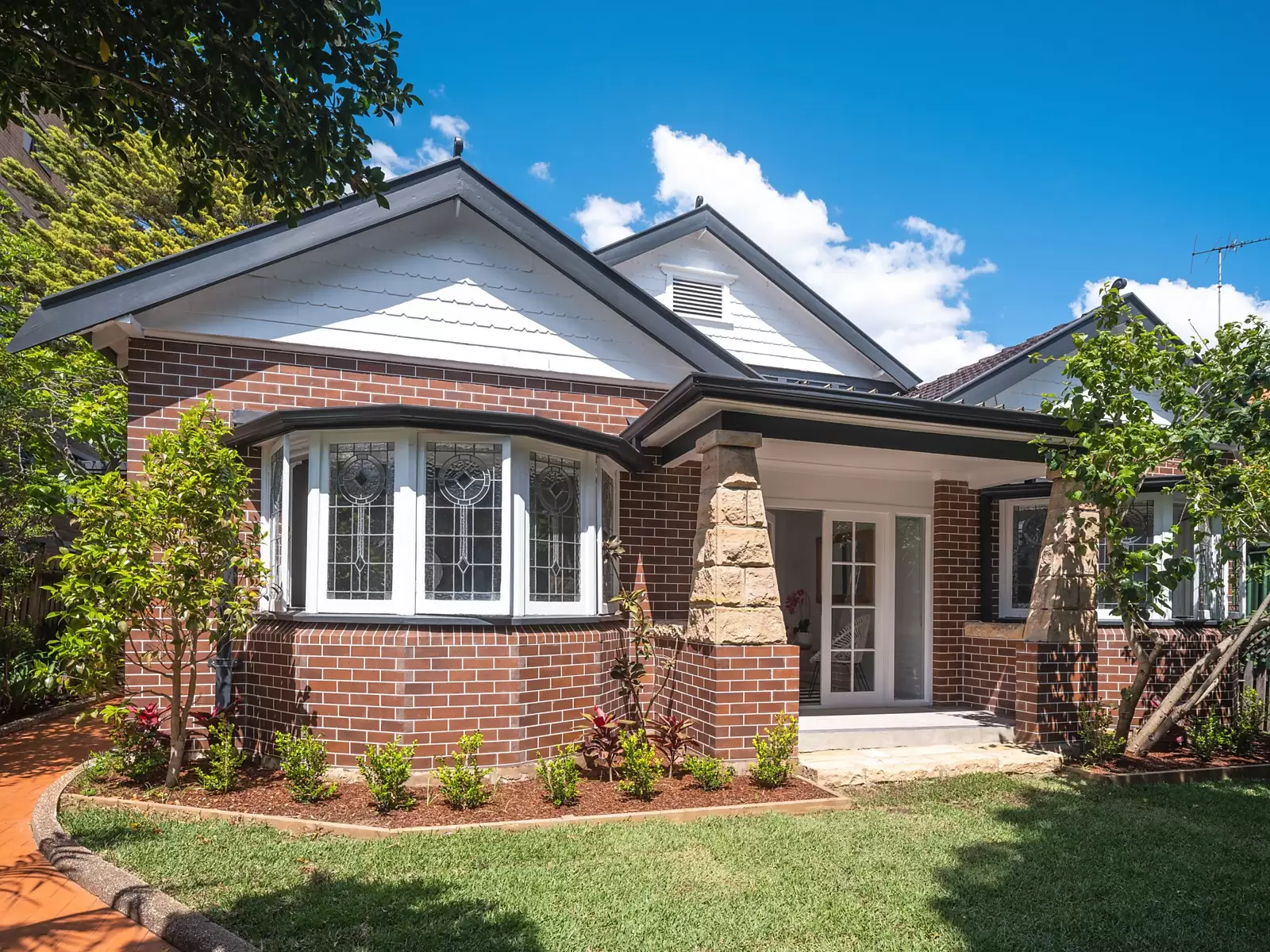 63 Moore Park Road, Centennial Park Sold by Ballard Property - image 1