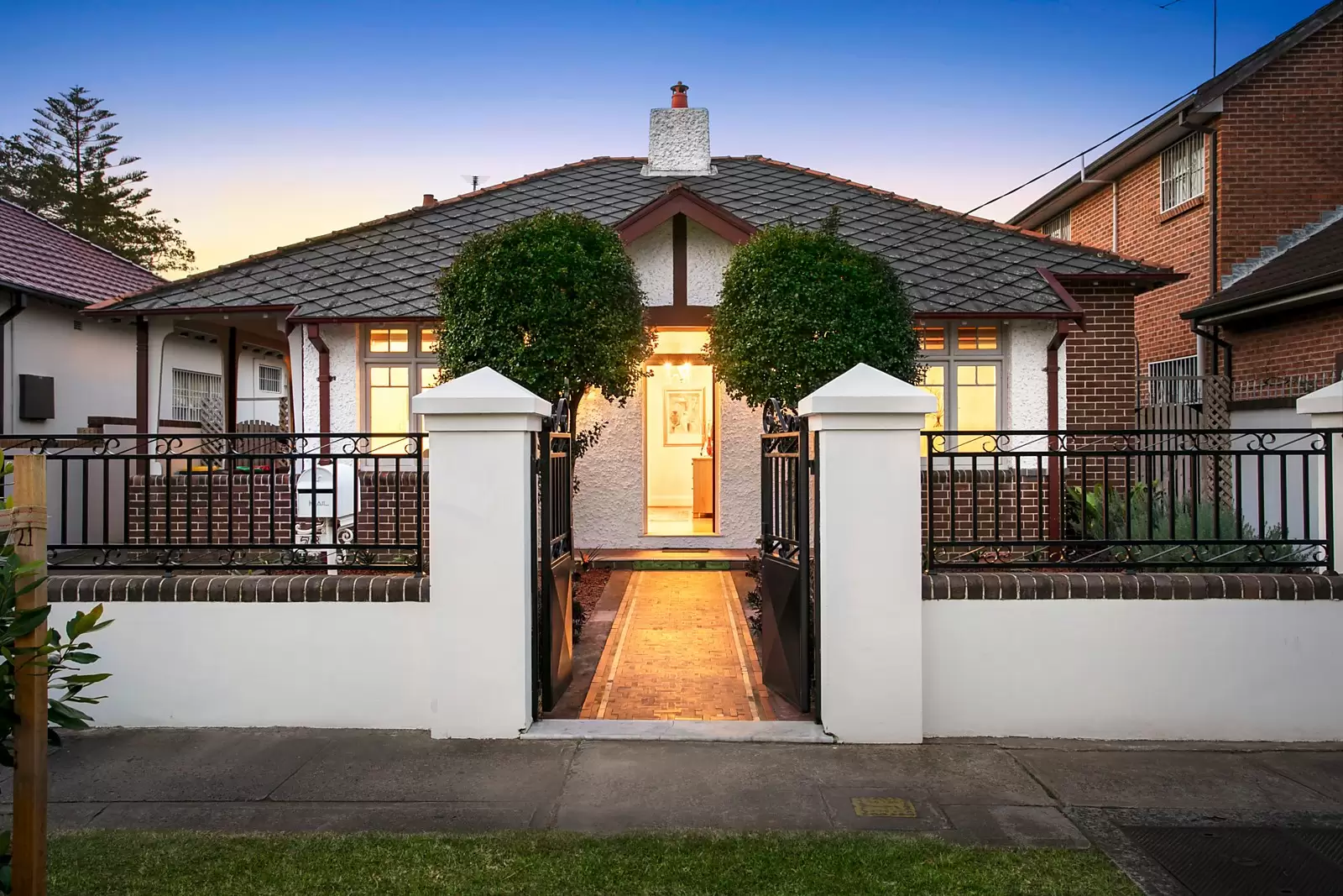 76 Todman Avenue, Kensington Sold by Ballard Property - image 1