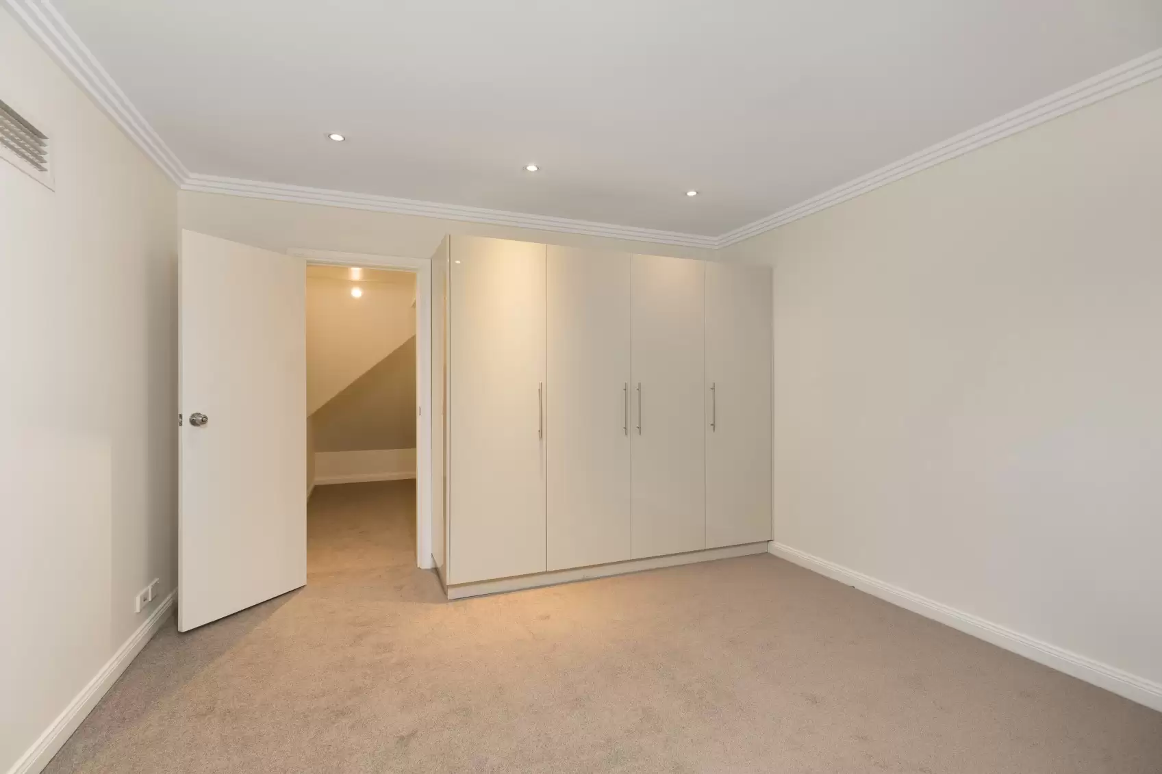 8 Bondi Road, Bondi Junction Leased by Ballard Property - image 10