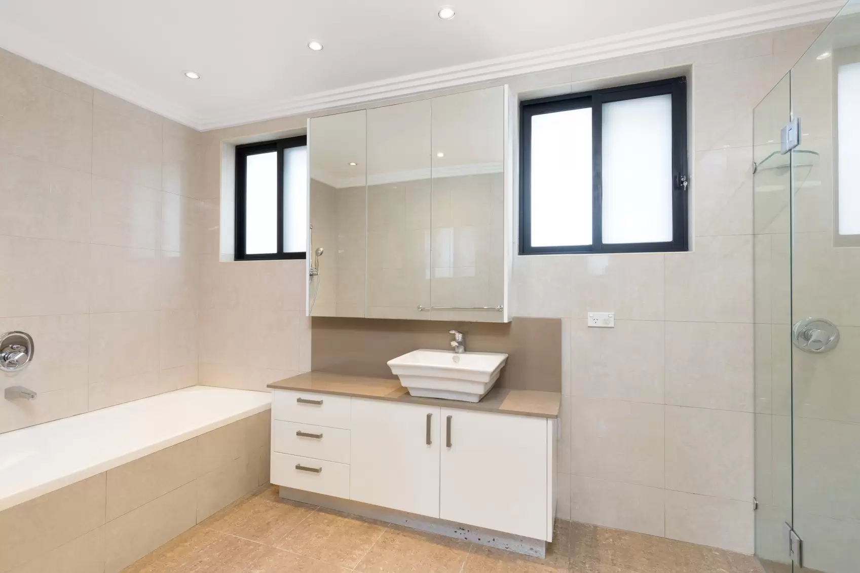 8 Bondi Road, Bondi Junction Leased by Ballard Property - image 5