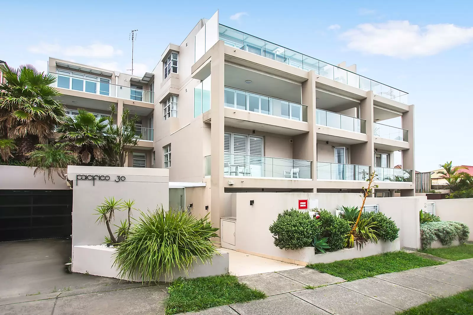 8/30 Fletcher Street, Tamarama Sold by Ballard Property - image 4