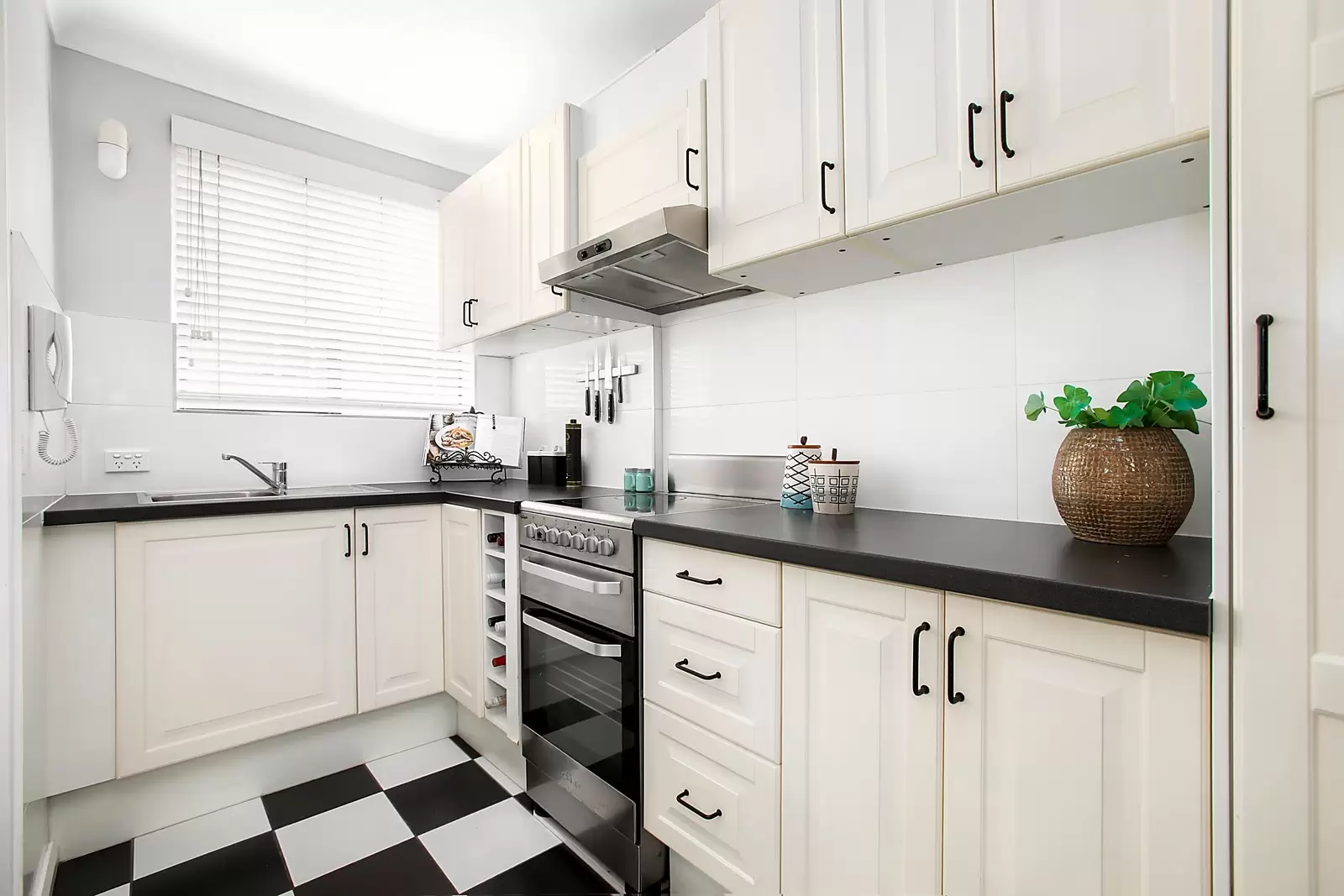 6/40 Rhodes Street, Hillsdale Sold by Ballard Property - image 2