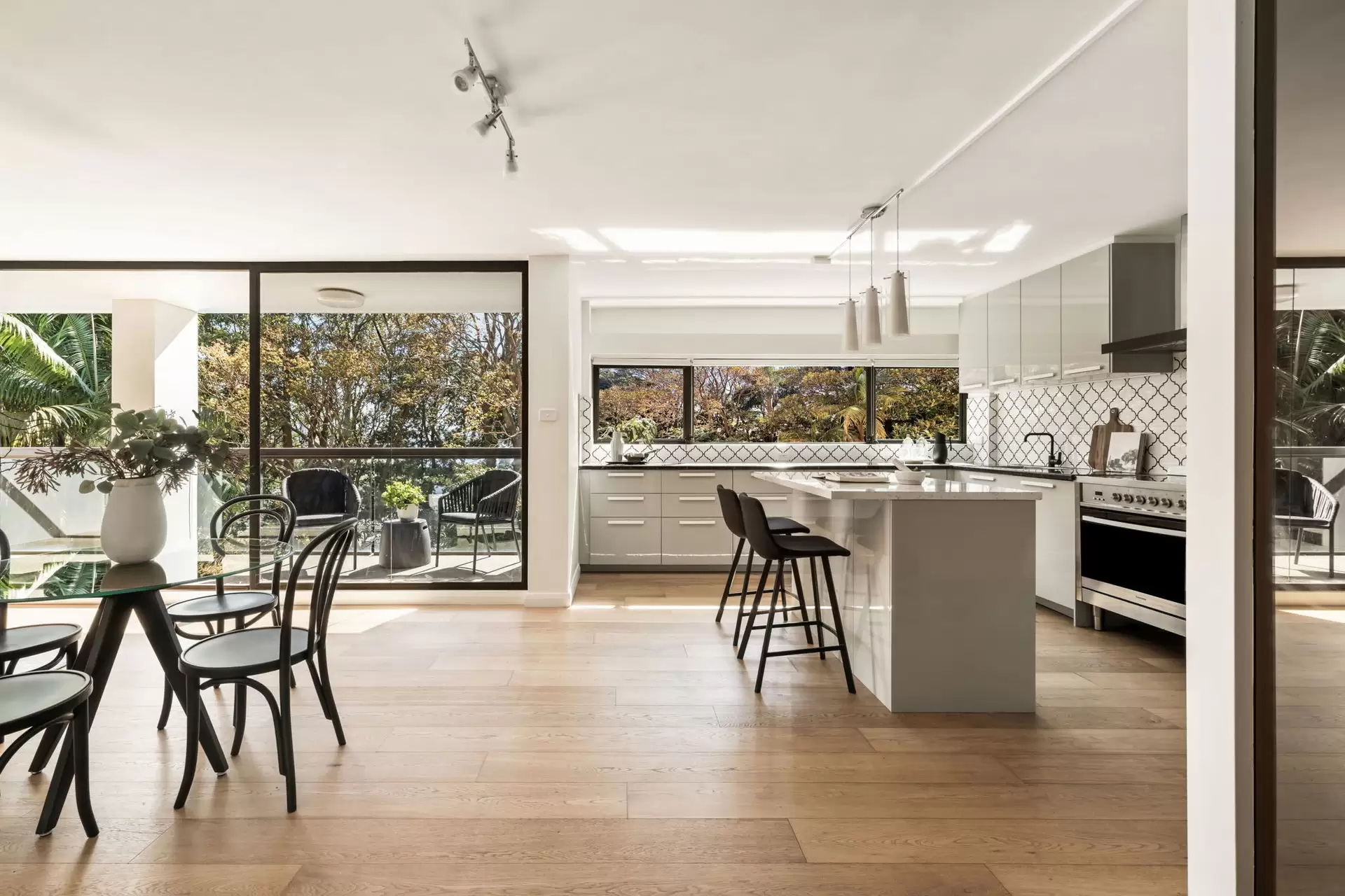 14/351 Edgecliff Road, Edgecliff Leased by Ballard Property - image 2