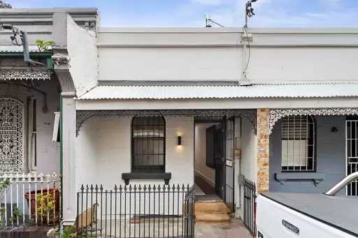 26 South Street, Edgecliff Leased by Ballard Property